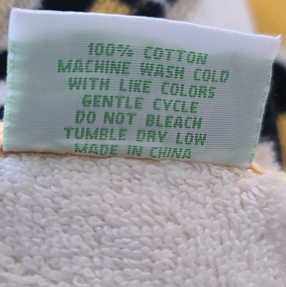 Rare Retired Go Wild Vera Bradley Beach Towel 66"L x 33"W Geat Condition - Picture 2 of 3